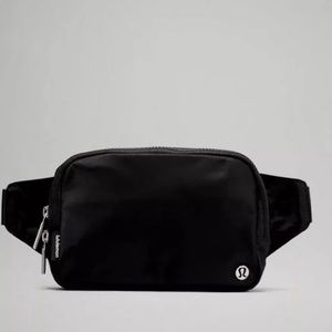 NWT Lululemon Athletica Everywhere Belt Bag Large Black